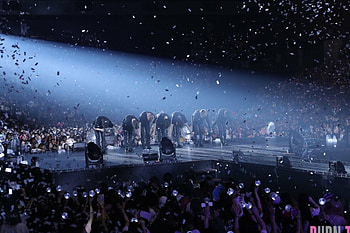BTS stage laptop , K-pop performance, Stage presence, Concert experience HD wallpaper