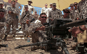 Marines receive instruction on the MK19 grenade launcher, marines, recon, usmc, marine corps HD wallpaper