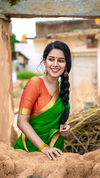 Mrunali ravi, sexy gorgeous, saree beauty, tamil actress HD phone wallpaper