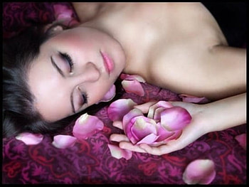 bed of flowers, sexy, flowers, pretty, brunette HD wallpaper
