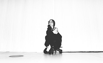 Minimal, monochrome, Ariana Grande HD wallpaper