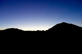 Dawn, sunset, blue sky, mountains HD wallpaper