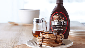 Hershey's chocolate syrup, Dessert topping, Rich and sweet, Delicious condiment HD wallpaper