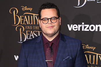 Josh Gad, Movies, Addresses gay character, Beauty and the Beast HD wallpaper