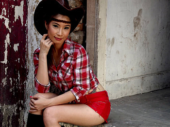 GORGEOUS COWGIRL, BEAUTIFUL, SHORTS, HAT, COWGIRL, BLOUSE HD wallpaper