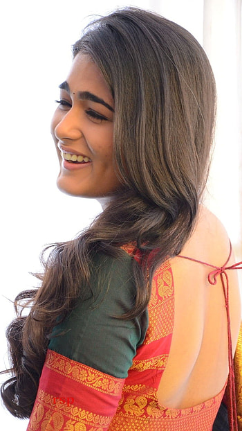 Shalini Pandey, Actress Shalini HD phone wallpaper
