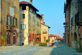 Saluzzo, Italian town, Charming destination, Historical charm HD wallpaper