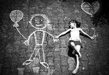 BE HAPPY, graphy, imagination, bw, cute, girl, great idea, fantasy, friend, child HD wallpaper