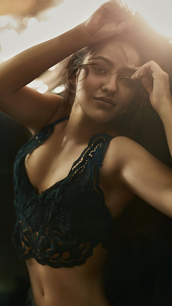 Neha Sharma, multilingual actress HD phone wallpaper