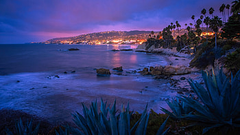 Laguna Beach , Dawn in California, Night lights scenery, Relaxing coastal vibe HD wallpaper