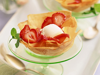 Food, Strawberry, Desert, Ice Cream, Ball, Serving, Mint, Bead, Portion HD wallpaper