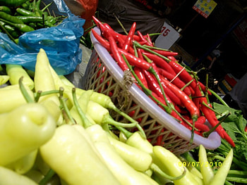 green & red, chilli, green, pepper, red HD wallpaper