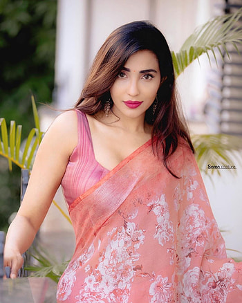 Paro Nair, lip, joint HD phone wallpaper