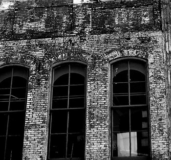 Close to Home, buildings, architecture, graphy, windows, brick HD wallpaper