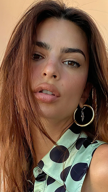 2021 mobile , Emily Ratajkowski, Ultra beauty, Stylish and chic HD phone wallpaper
