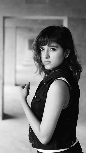Shirley Setia, Beautiful Bollywood Singer HD phone wallpaper