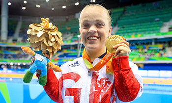 Ellie Simmonds 21 year old Gold medalist at Rio Paralympics 2016, Swimming, Gold medal, 21 years old, Rio paralympics 2016, Ellie Simmonds, Smile HD wallpaper