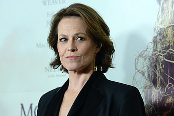 Sigourney Weaver, High definition, Timeless elegance, Hollywood star HD wallpaper