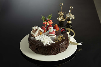 ღ✿ღ Christmas Eve ღ✿ღ, snowflake, season, festive, sweet, chocolate, entertainment, treat, house, delicious, eve, decorated, santa claus, good food, fashion, christmas, love, forever, home HD wallpaper