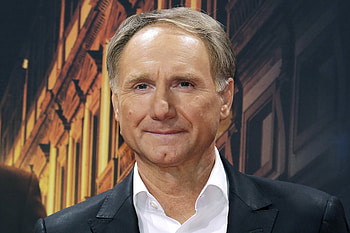 Dan Brown, Lawsuit settlement, Ex-wife's allegations, Da Vinci Code success HD wallpaper