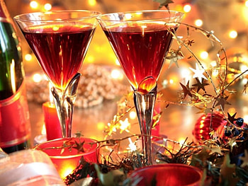 HOLIDAY DRINKS, cocktails, holidays, dinner, drinks, food, party, christmas, decorations, glass, candles HD wallpaper