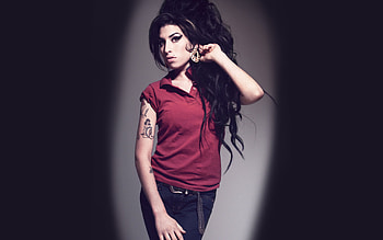 Amy Winehouse, Celebrity , Mesmerizing , Iconic portrayal HD wallpaper