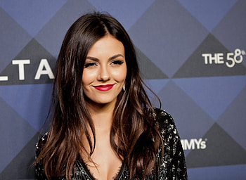 Victoria Justice Cute, victoria-justice, celebrities, girls, beautiful, gorgeous, blonde HD wallpaper