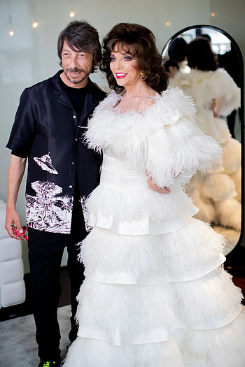Joan Collins Movies, Valention Garavani's friendship, Met Gala fashion, Tiara accessory HD phone wallpaper