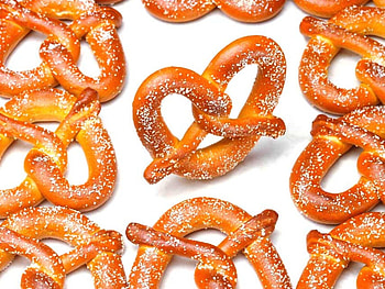 pretzels, salt, snack, beer HD wallpaper
