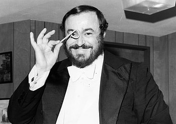 Luciano Pavarotti, Pop songs collaborations, Unexpected hits, Cross-genre appeal HD wallpaper