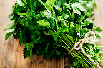 Parsley herb, Surprising food substitute, Flavorful alternative, Culinary hack HD wallpaper