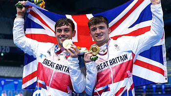 Tom Daley, Tokyo gold, Mens synchronized diving, Livescore HD wallpaper