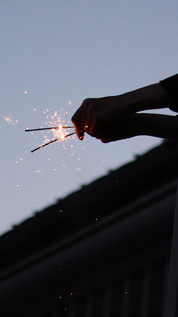 Sparks, Miscellanea, Miscellaneous, Hands, Bengal Lights, Sparklers HD phone wallpaper