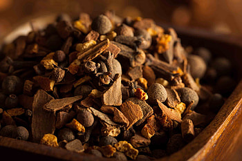 Allspice substitutes, Alternative flavorings, Culinary versatility, Spice knowledge HD wallpaper