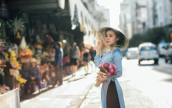 Girl Standing With Bouquet Flowers, flowers, girls, bouqet HD wallpaper