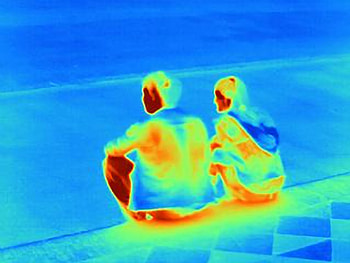Boy and Girl Sitting., togetherness, sitting, boy, heat, love, london, girl, thermal HD wallpaper