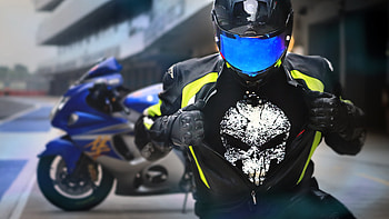 Suzuki Hayabusa Rider Wearing Punisher T Shirt, suzuki-hayabusa, suzuki, bikes, punisher HD wallpaper