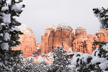 Rocky cliffs, winter, snowfall HD wallpaper