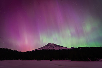 Aurora Over Mt Rainier, aurora, northern-lights, mountains, sky, winter, snow, nature HD wallpaper