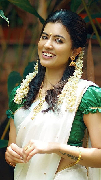Anju Kurien, saree lover, mallu actress HD phone wallpaper