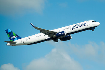 JetBlue Airways, Acquisition offer, Spirit Airlines, Airline industry news HD wallpaper
