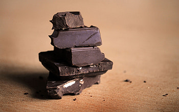 Chocolate, Nuts, Macro, Surface, Table, Lobules, Slices, Crumbs HD wallpaper