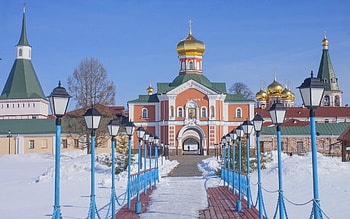 Monastery in Valday, Russia, monastery, lanterns, snow, Russia, domes HD wallpaper