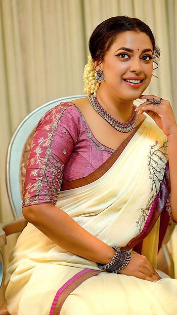 Jewel mary, mallu aunty, sexy curves, saree lover HD phone wallpaper