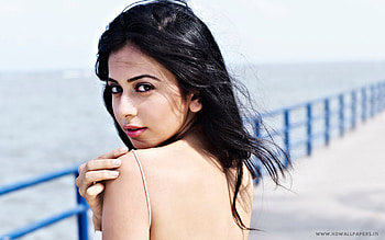Rakul Preet Singh Backless, rakul-preet-singh, indian-celebrities, girls, desi-girls HD wallpaper