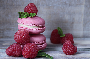 Food, Raspberry, Macaroons, Macaroon, Macaroni, Pasta HD wallpaper
