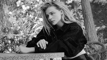 Chloe Grace Moretz Hero Magazine Winter Monochrome , chloe-grace-moretz, chloe-moretz, celebrities, girls, monochrome, black-and-white, hoot HD wallpaper