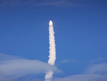 Shuttle Flying High, flight, shuttle, sky, lift HD wallpaper
