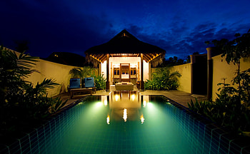 Moonlit Pool, island, night, tropical, relax, dusk, tahiti, moonlight, water, islands, sunset, hot tub, swimming, moonlit, luxury, exotic, hotel, paradise, jacuzzi, villa, plunge, spa, pool, resort, evening, polynesia HD wallpaper