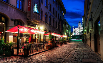 Beautiful Night, night, umbrella, city lights, lanterns, colors, peaceful, houses, house, view, nature, romantic, lantern, lovely, terrace, finland, chair, umbrellas, chaits, church, walk, beauty, buildings, road, bar, table, pathway, architecture, city, path, beautiful, romance, restaurant, helsinki, lights, building, clouds, alley, sky, splendor HD wallpaper